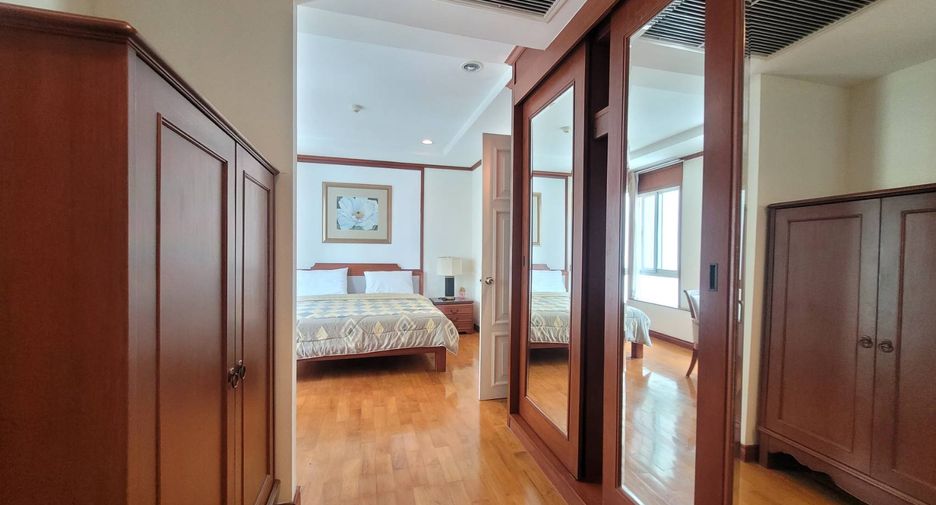 For rent 2 bedrooms condo in Khlong Toei, Bangkok