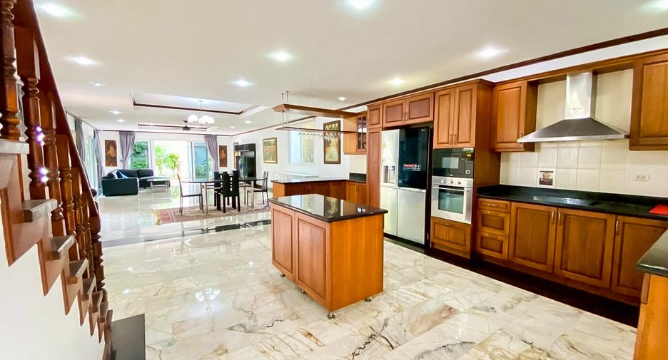 For rent 4 bedrooms house in Bang Lamung, Chonburi