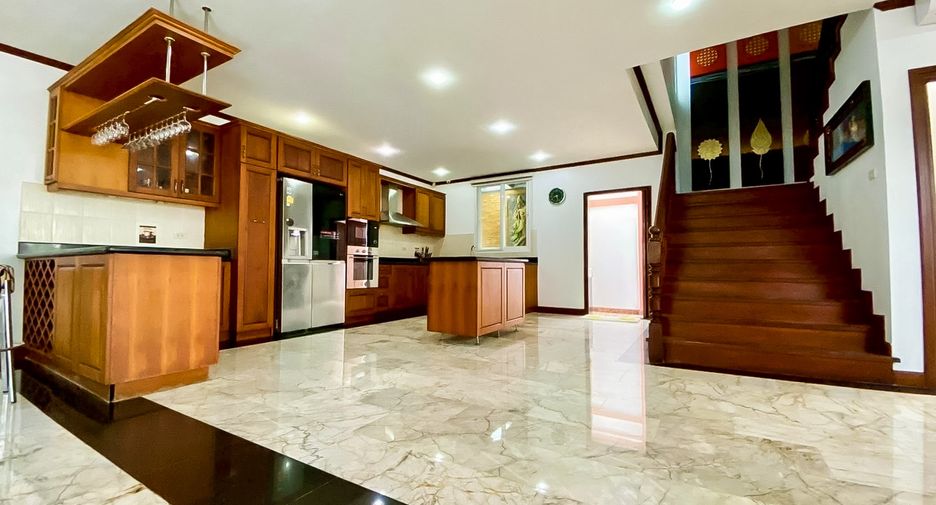For rent 4 bedrooms house in Bang Lamung, Chonburi