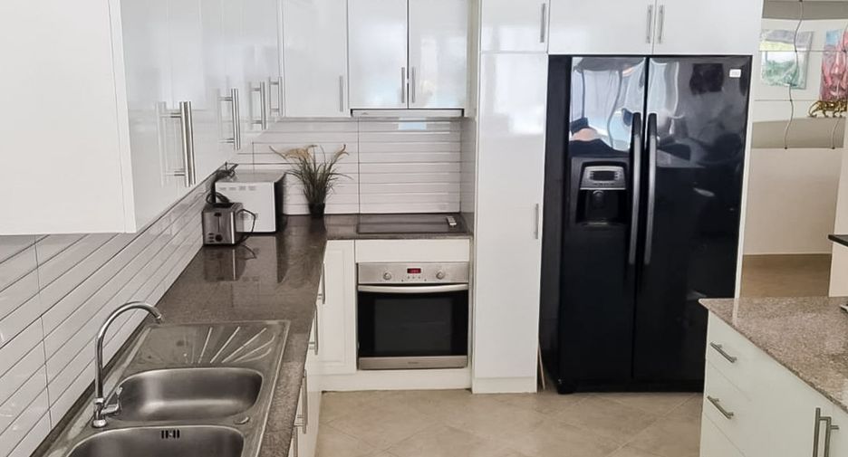 Local comercial en venta de 12 habitaciones en Bang Lamung, Chonburi