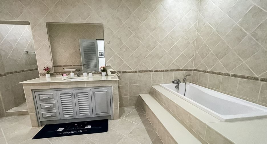 Local comercial en venta de 12 habitaciones en Bang Lamung, Chonburi