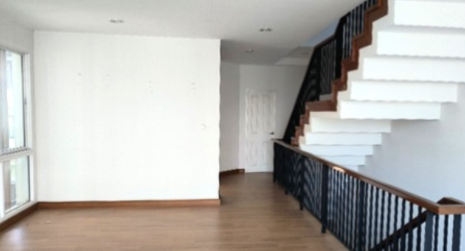 For sale 3 bedrooms townhouse in Phasi Charoen, Bangkok