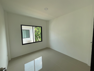 Reihenhaus zum Kauf mit 2 Zimmer in Phan Thong, Chonburi