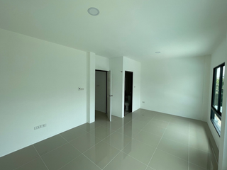 Reihenhaus zum Kauf mit 2 Zimmer in Phan Thong, Chonburi