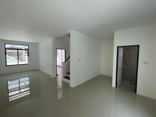Reihenhaus zum Kauf mit 2 Zimmer in Phan Thong, Chonburi
