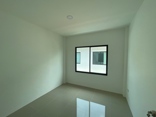 Reihenhaus zum Kauf mit 2 Zimmer in Phan Thong, Chonburi