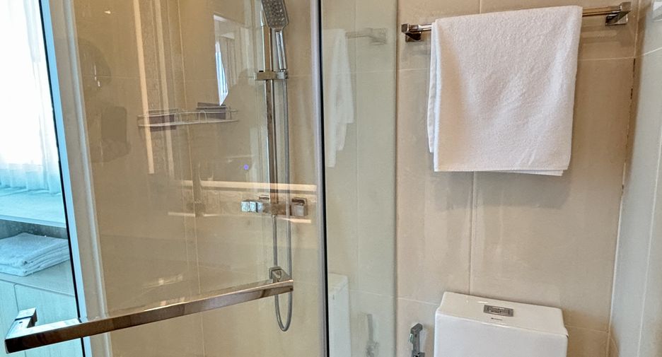 For sale 2 ベッドルーム condo in Bang Lamung, Chonburi
