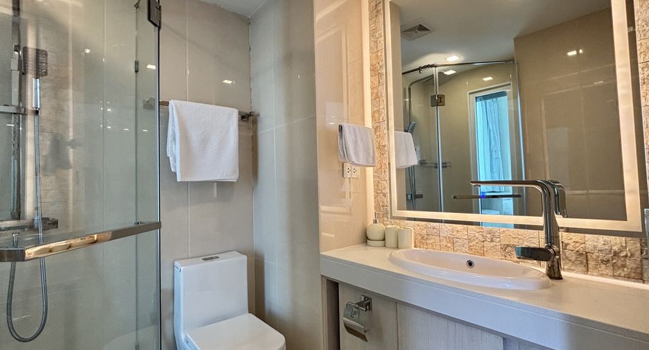 For sale 2 ベッドルーム condo in Bang Lamung, Chonburi