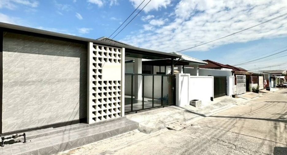For sale 3 bedrooms house in East Pattaya, Pattaya