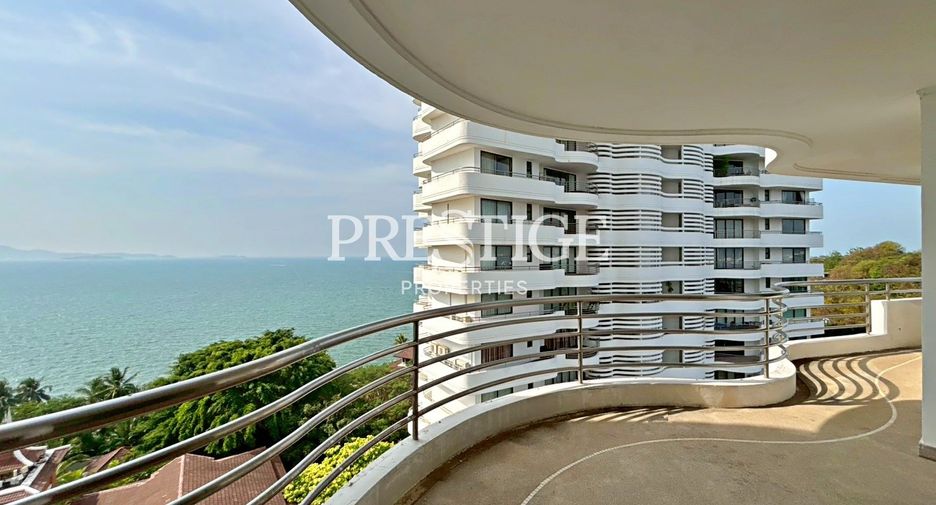For rent 2 bedrooms condo in Pratumnak, Pattaya
