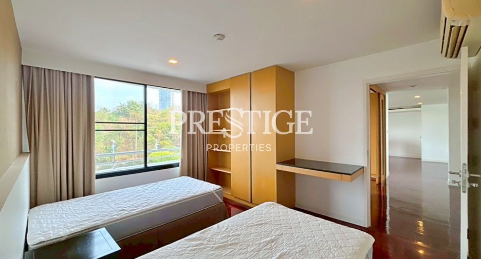 For rent 2 bedrooms condo in Pratumnak, Pattaya