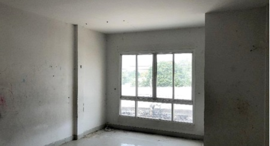 For sale 1 bed retail Space in Nong Chok, Bangkok