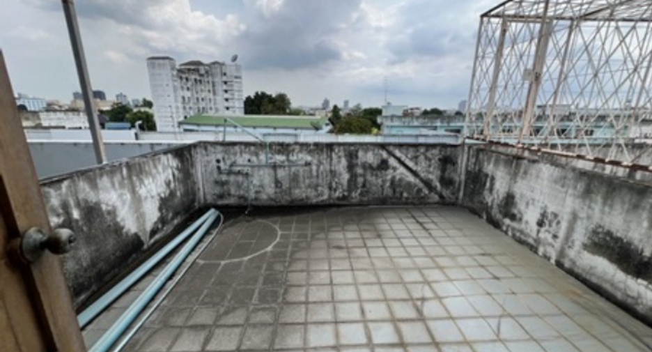 For sale 1 bed retail Space in Bang Kapi, Bangkok