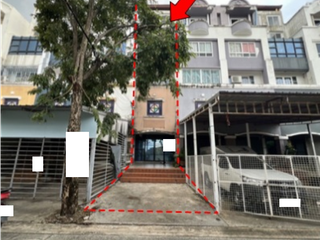 For sale 1 bed retail Space in Bang Kapi, Bangkok