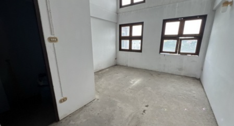 For sale 1 bed retail Space in Bang Kapi, Bangkok