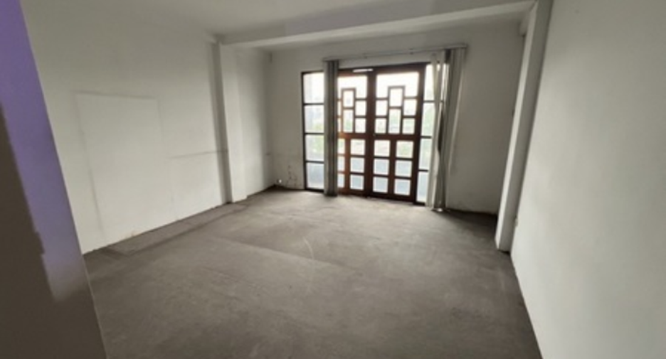 For sale 1 bed retail Space in Bang Kapi, Bangkok