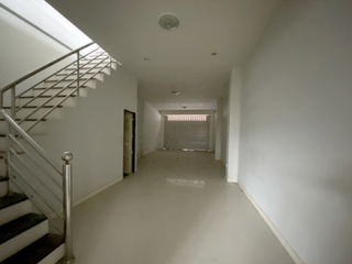 À vendre 3 chambres local commercial à Mueang Rayong, Rayong