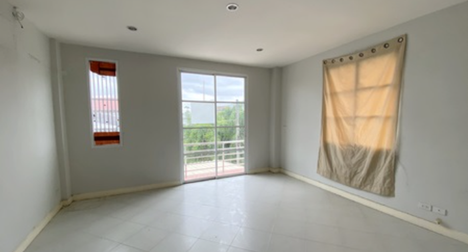 For sale 3 bedrooms retail Space in Mueang Rayong, Rayong