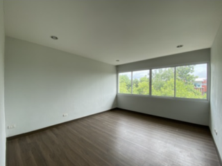 Casa adosada en venta de 4 habitaciones en Mueang Rayong, Rayong