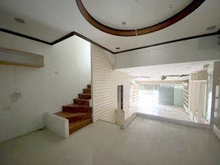 À vendre 3 chambres local commercial à Mueang Rayong, Rayong