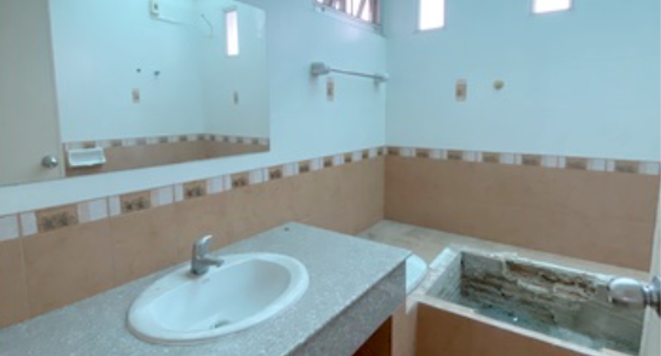 For sale 3 bedrooms retail Space in Mueang Rayong, Rayong