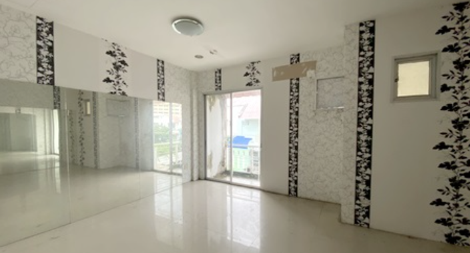 For sale 3 bedrooms retail Space in Mueang Rayong, Rayong