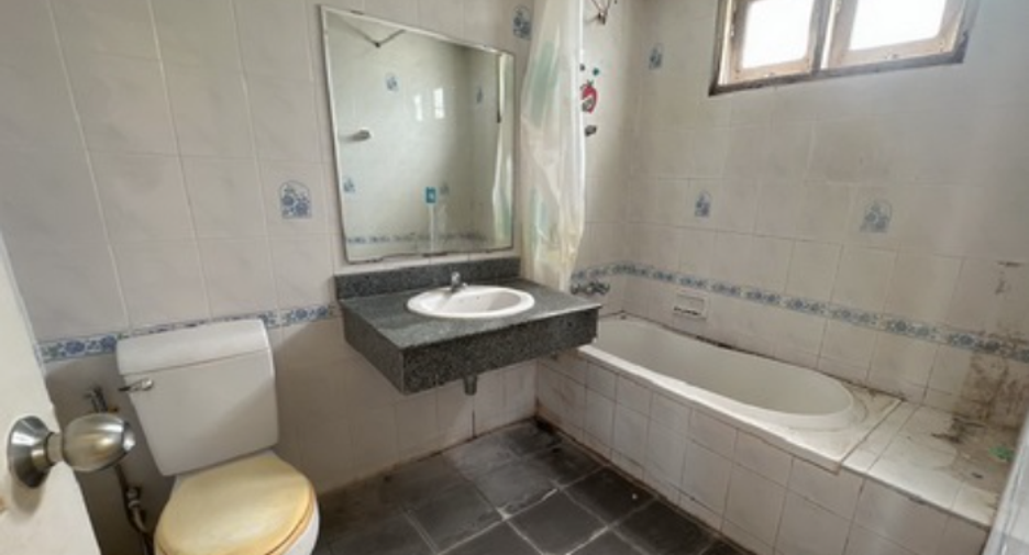 For sale 3 bedrooms house in Sai Mai, Bangkok