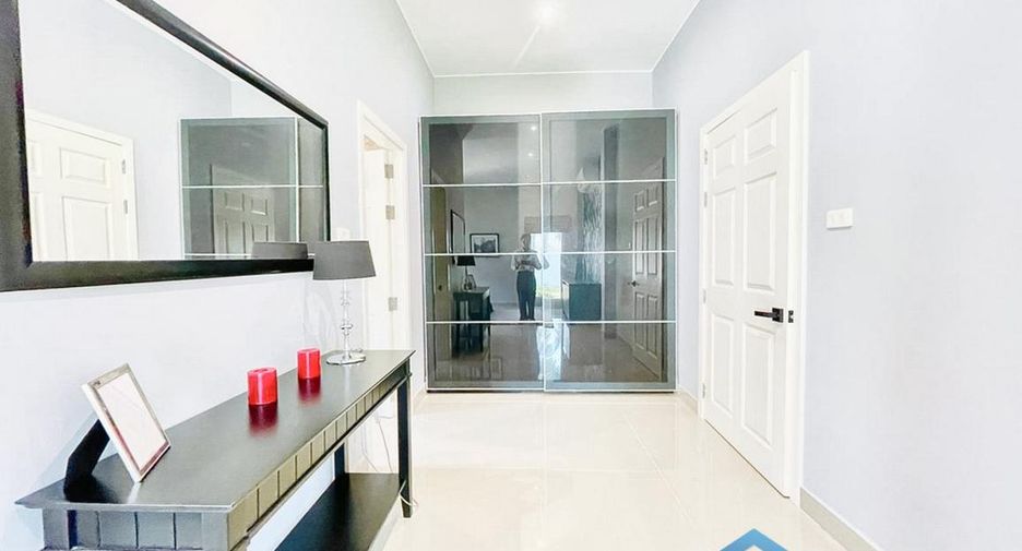 For rent and for sale 4 bedrooms house in Bang Lamung, Chonburi