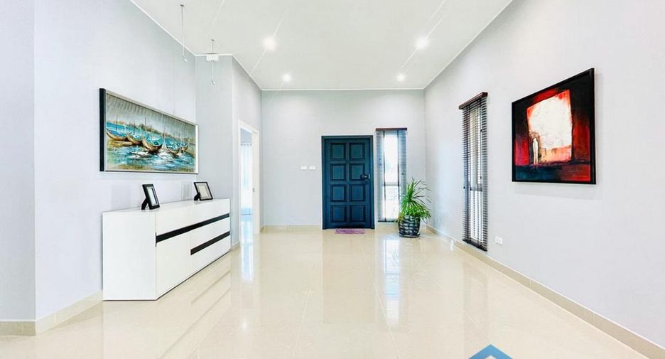 For rent and for sale 4 bedrooms house in Bang Lamung, Chonburi
