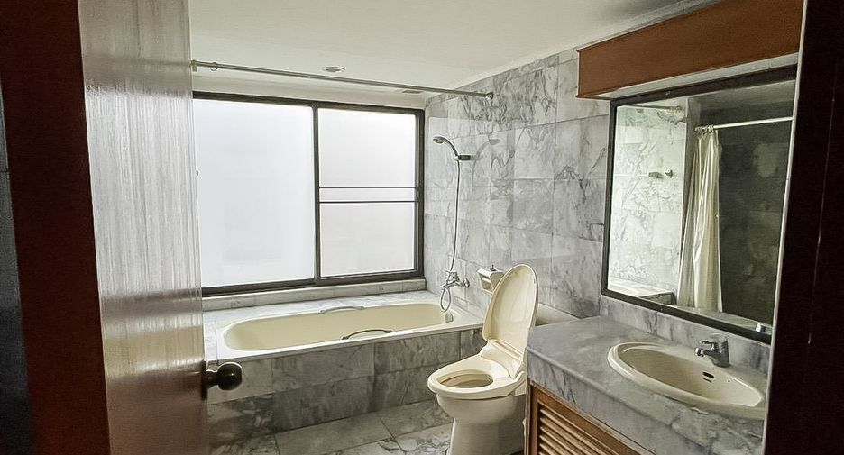 Wohnung zur Miete mit 3 Zimmer in Si Racha, Chonburi
