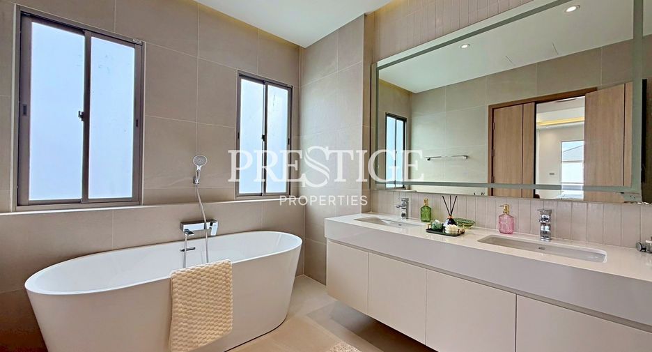 For sale 4 bedrooms house in Bang Lamung, Chonburi