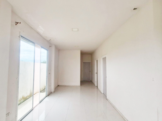 Casa adosada en venta de 2 habitaciones en Pluak Daeng, Rayong