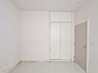 Casa adosada en venta de 2 habitaciones en Pluak Daeng, Rayong