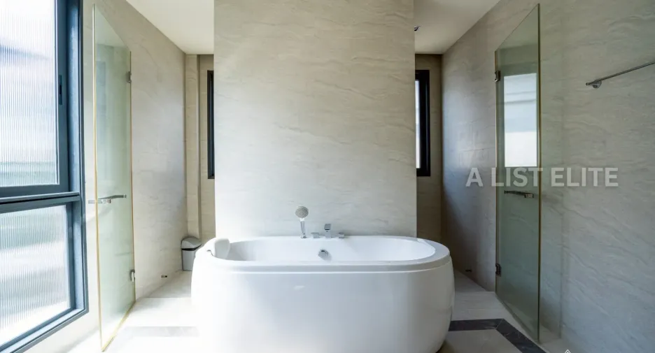 For rent 4 bedrooms house in Bang Lamung, Chonburi