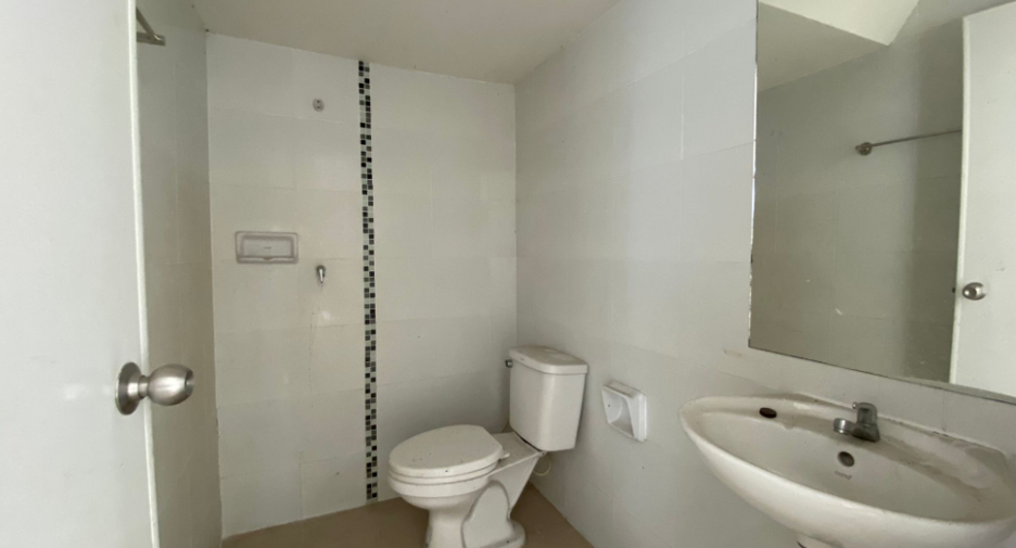 Casa adosada en venta de 3 habitaciones en Mueang Rayong, Rayong