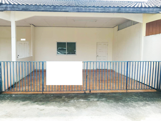 Casa adosada en venta de 2 habitaciones en Pluak Daeng, Rayong