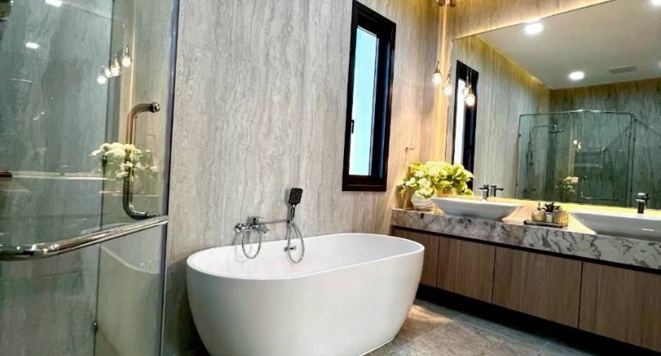 Haus zum Kauf mit 5 Zimmer in Bang Lamung, Chonburi