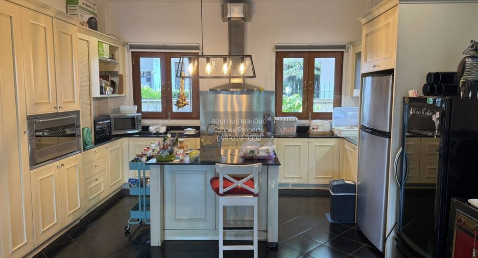 For sale 3 bedrooms house in Taling Chan, Bangkok