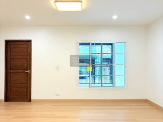 For sale 3 bedrooms townhouse in Khlong Sam Wa, Bangkok