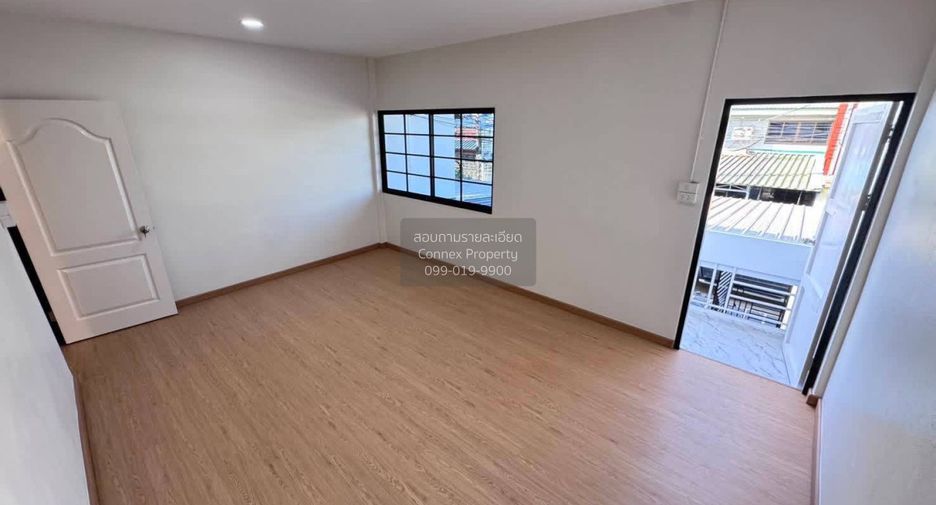 For sale 3 bedrooms townhouse in Mueang Samut Prakan, Samut Prakan