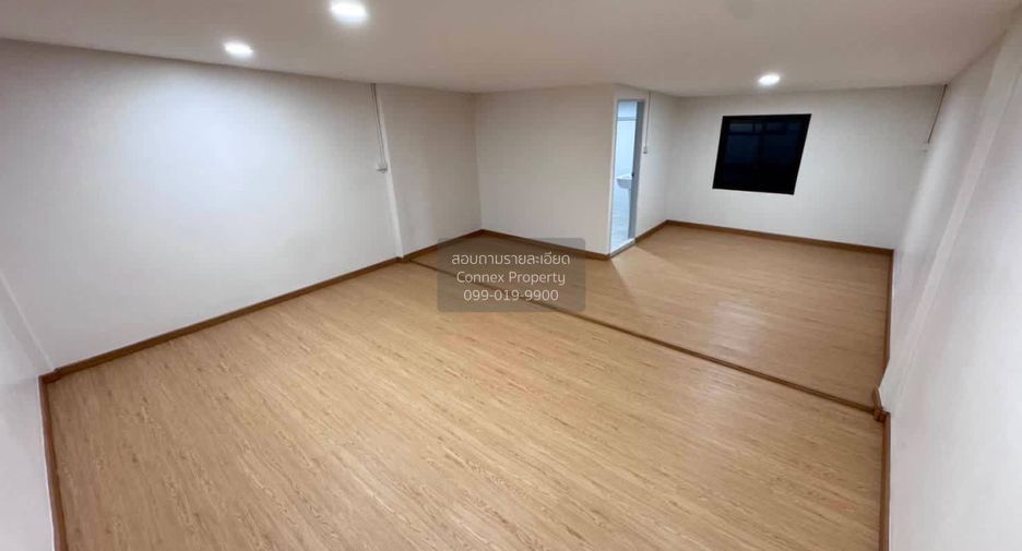 For sale 3 bedrooms townhouse in Mueang Samut Prakan, Samut Prakan