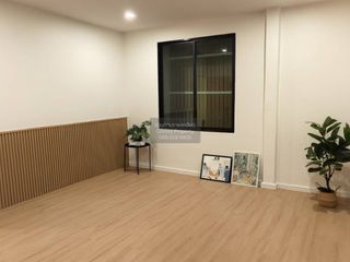 For sale 2 bedrooms townhouse in Wang Thonglang, Bangkok