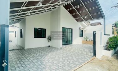 Reihenhaus zum Kauf mit 3 Zimmer in Saphan Sung, Bangkok
