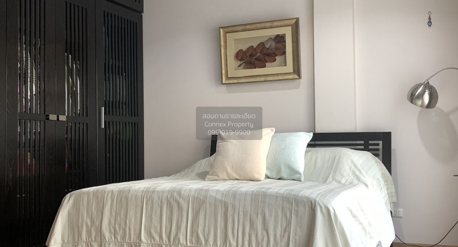For sale 4 bedrooms townhouse in Suan Luang, Bangkok