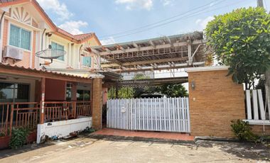 For sale 3 bedrooms townhouse in Mueang Samut Prakan, Samut Prakan