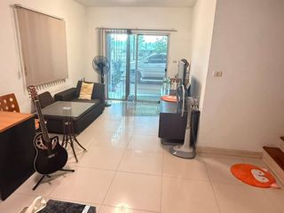 Casa adosada en venta de 3 habitaciones en Mueang Samut Prakan, Samut Prakan