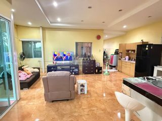 Casa adosada en venta de 3 habitaciones en Mueang Samut Prakan, Samut Prakan