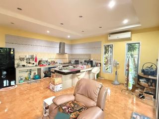 Casa adosada en venta de 3 habitaciones en Mueang Samut Prakan, Samut Prakan