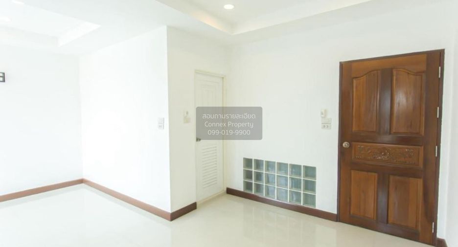For sale 3 bedrooms townhouse in Lat Phrao, Bangkok