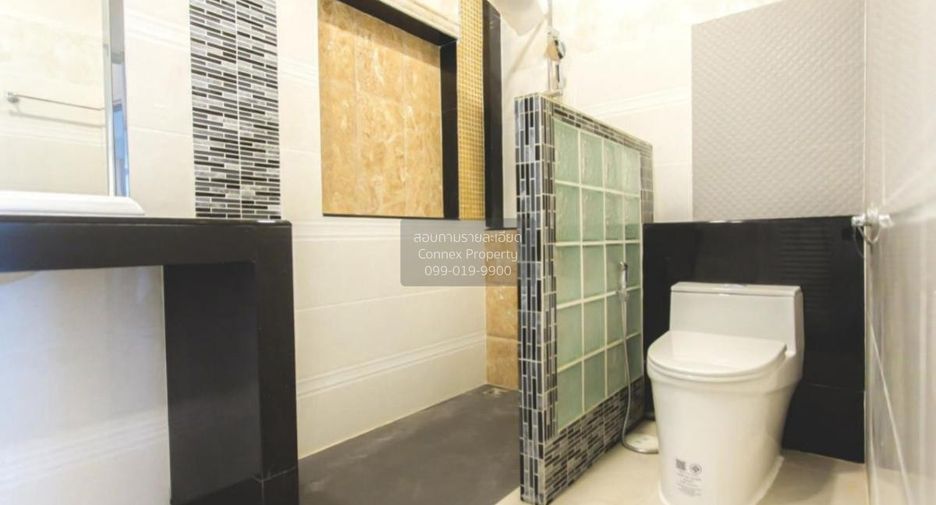 For sale 3 bedrooms townhouse in Lat Phrao, Bangkok
